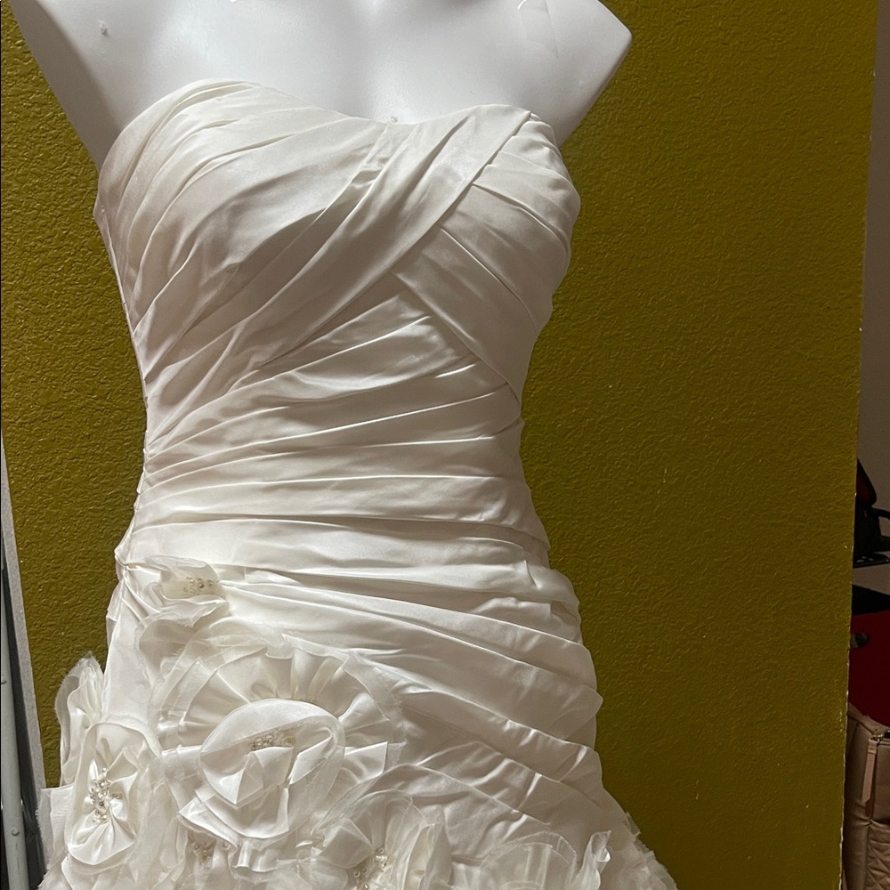Elegant White Strapless Dress